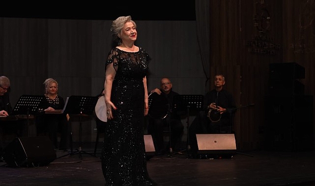 Büyükşehir Kadınlar Korosu konserine konuk solist olarak katılan TRT’nin emektar