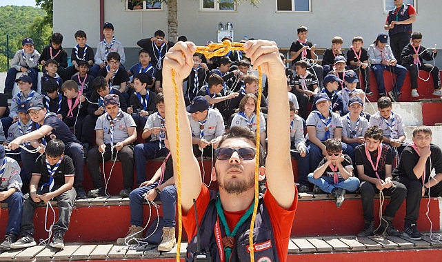 Büyükşehir Kağıtsporlu izciler, 19 Mayıs’ın 105. yıl dönümünde kamp ateşi