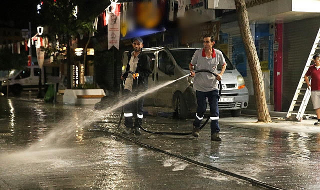 Karşıyaka Belediyesi, kentin en yoğun bölgelerinden Karşıyaka Çarşısı’nda her cuma