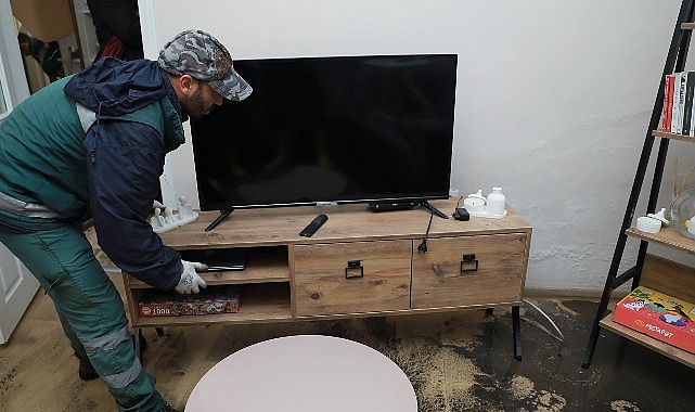 Sağanak yağıştan olumsuz etkilenen evlerde hasar tespit çalışmalarını sürdürdüklerini kaydeden