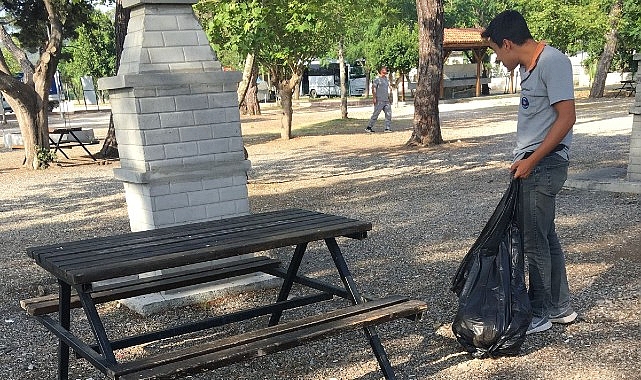 Kemer Belediyesi Temizlik İşleri Müdürlüğü ekipleri, ilçe genelinde temizlik çalışmalarını