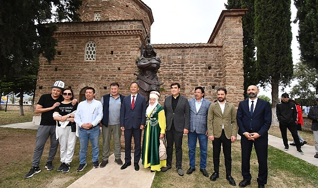 Etkinliğe Kırgızistan'ın Ankara Büyükelçisi Ruslan Kazakbaev, Kırgızistan Cumhuriyeti İstanbul Başkonsolosu