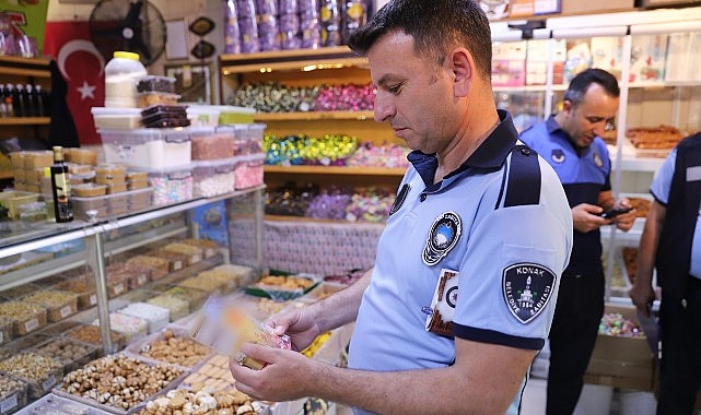 Konak Belediyesi Zabıta Müdürlüğü ekipleri, vatandaşın sağlıklı gıdaya erişebilmesi için