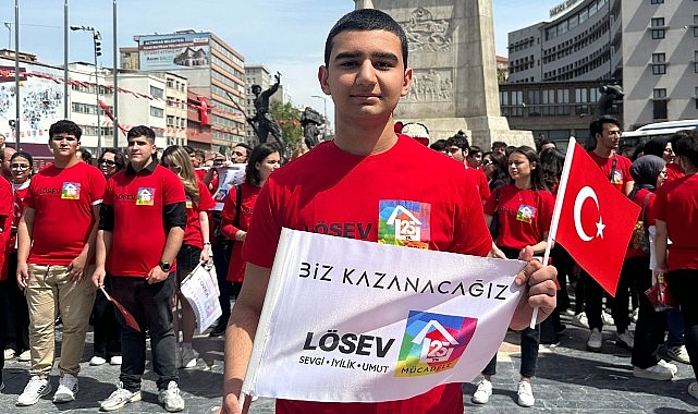 LÖSEV'in iyileşmiş gençleri, 19 Mayıs’ta büyük önder Mustafa Kemal Atatürk'ü
