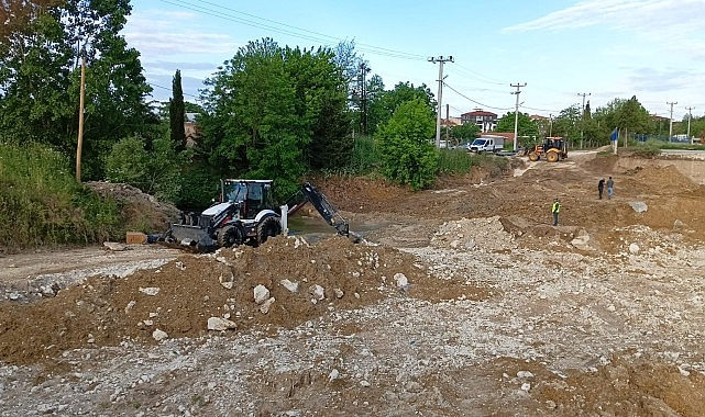 DSİ’nin Lüleburgaz Deresi’nde gerçekleştirdiği köprü yapımı çalışmalarının mevcut isale hattına