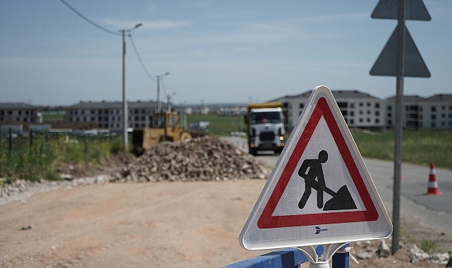 Lüleburgaz Belediyesi Fen İşleri Müdürlüğü ekipleri kentin dört bir yanında