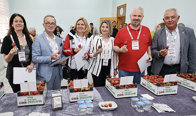 Menemen’de bu yıl 14. kez gerçekleştirilen Emiralem Çilek Festivali, yüz
