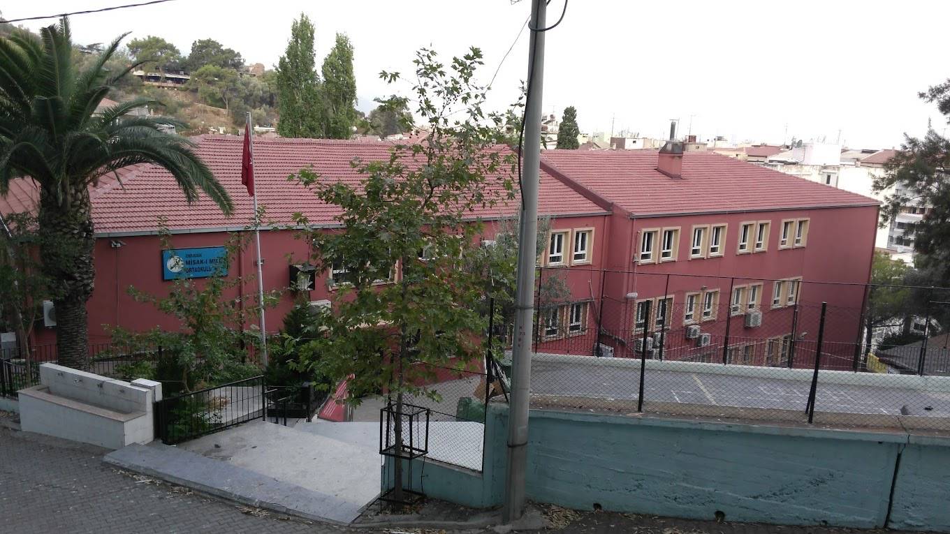 İzmir'in en prestijli devlet okullarından Göztepe Misak-ı Milli Ortaokulu taciz