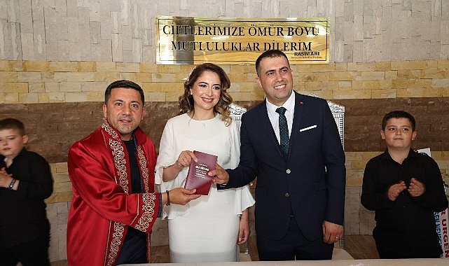 Nevşehir Belediyesi Nikah Dairesinde gerçekleşen nikâh töreninde genç çiftin nikâh