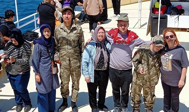 Engelliler Haftası’nda düzenlenen etkinlikler kapsamında engelleri nedeniyle askerlik yapamayan gençler,