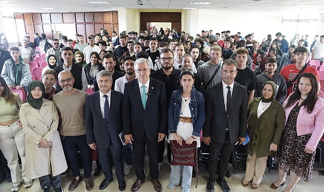 Ege Üniversitesi Rektörü Prof. Dr. Necdet Budak, Bergama Meslek Yüksekokulunda,