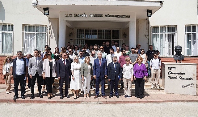 Ege Üniversitesi Rektörü Prof. Dr. Necdet Budak, İzmir’in çevre ilçelerinde
