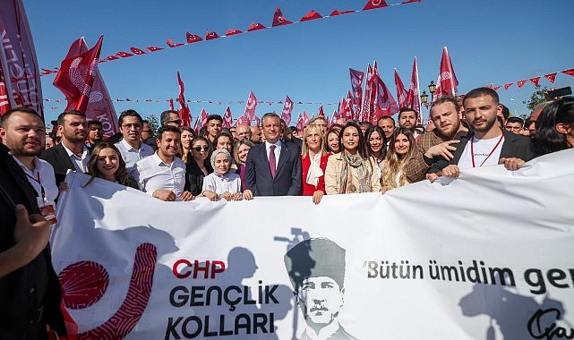 İzmir Büyükşehir Belediye Başkanı Dr. Cemil Tugay, 19 Mayıs Atatürk'ü