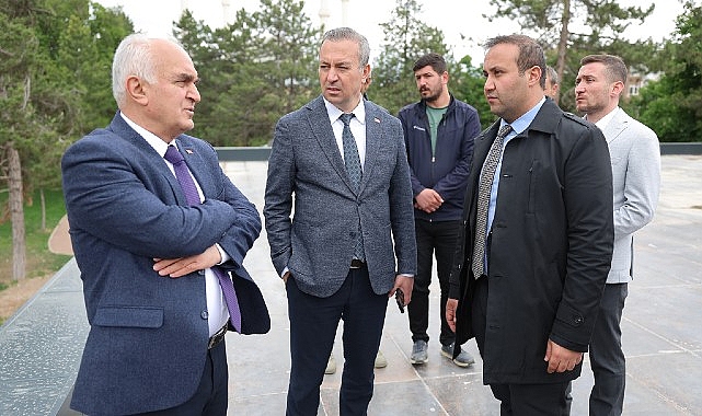 Alanda incelemelerde bulunan Belediye Başkanı Dr. Adem Uzun, çalışmalar hakkında