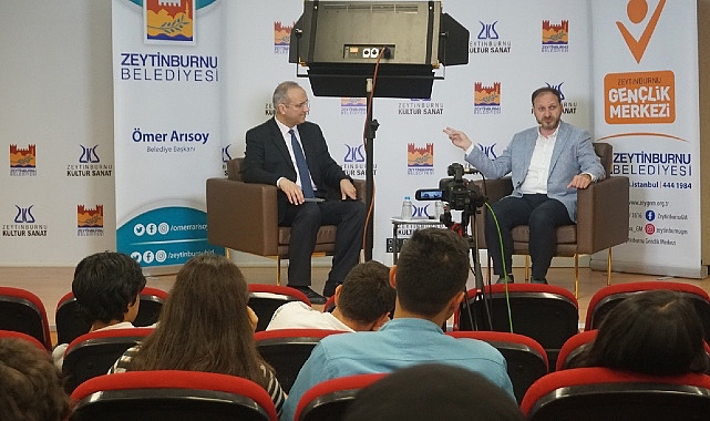 Yükseköğretim Kurumları Sınavı (YKS)’ye hazırlanan gençlerin yardımına Zeytinburnu Gençlik Merkezi