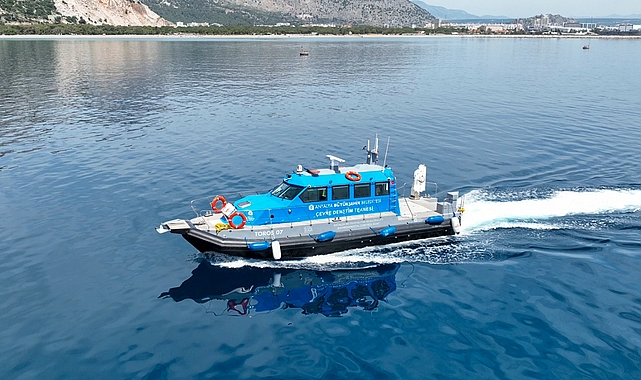 Türkiye'de en fazla mavi bayraklı plaja sahip Antalya'da deniz kirliliğinin