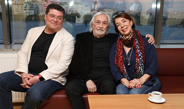 Moderatörlüğünü Can Başak’ın yaptığı söyleşide, bir seyircinin “Siz halkın sanatçısısınız”
