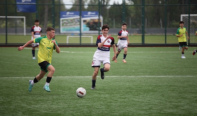 1966 Edremitspor U-15 takımı Balıkesir İl Şampiyonu olarak Türkiye Şampiyonası’na