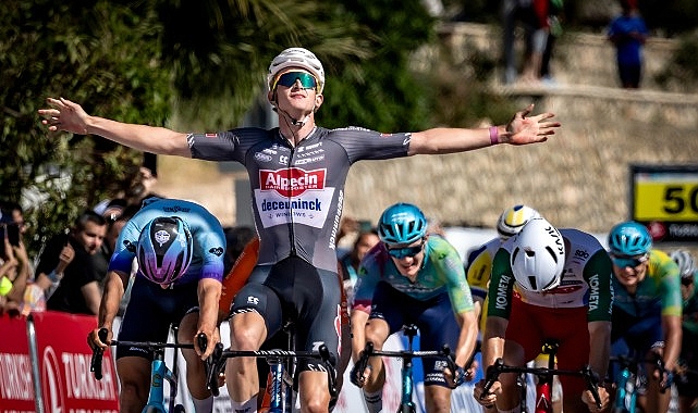 60.Cumhurbaşkanlığı Türkiye Bisiklet Turu'nun 164.4 kilometrelik Kemer-Kalkan etabını Alpecin-Deceuninck Takımı'ndan