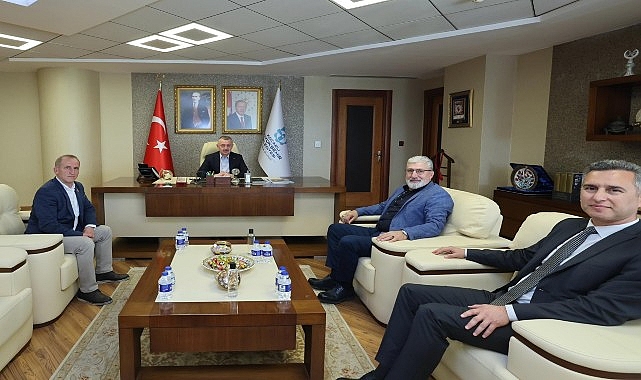 Kocaeli Büyükşehir Belediye Başkanı Doç.Dr.Tahir Büyükakın, Karamürselli Milli Futbolcu Merih