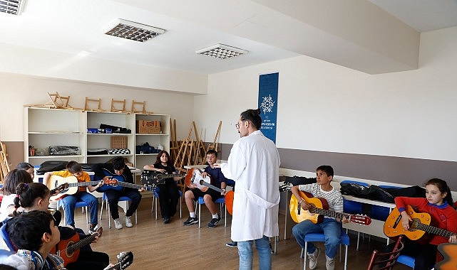Aydın Büyükşehir Belediye Başkanı Özlem Çerçioğlu’nun öncülüğünde Aydın’da yaşayan çocuklara