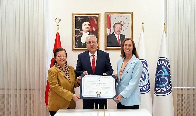Ege Üniversitesi Sağlık Bilimleri Fakültesi Ebelik Bölümü Lisans Programı 3