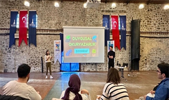 İzmir Büyükşehir Belediyesi’nin organize ettiği ve gençlere yönelik kapasite güçlendirici