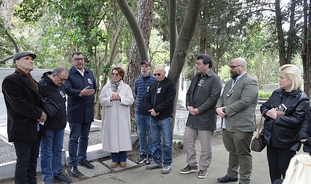 İstanbul Büyükşehir Belediyesi Şehir Tiyatroları, kuruluşunda emeği ve büyük katkıları