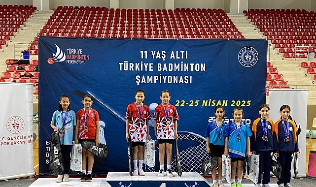 Osmangazi Belediyespor Kulübü’nün genç sporcuları, 11 Yaş Altı Badminton Türkiye