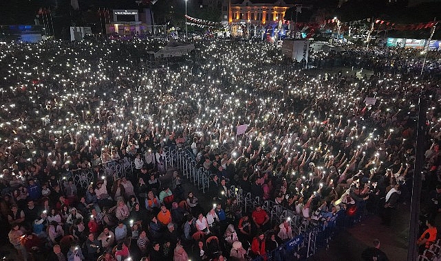 Uluslararası Manisa Mesir Macunu Festivali, ünlü sanatçı Kenan Doğulu’yu Manisalılarla