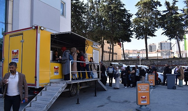 Okumaya teşvik etmek için, ilkokul öğrencilerinden başlamak üzere ortaokul, lise