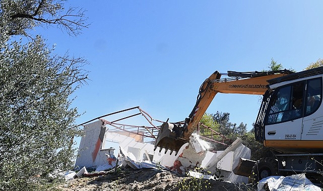 Osmangazi Belediyesi, Gündoğdu Mahallesi’nde imara aykırı şekilde inşa edildiği belirlenen