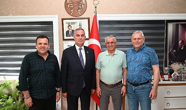 CHP Antalya Milletvekili Sururi Çorabatır, Kemer Belediye Başkanı Necati Topaloğlu’na