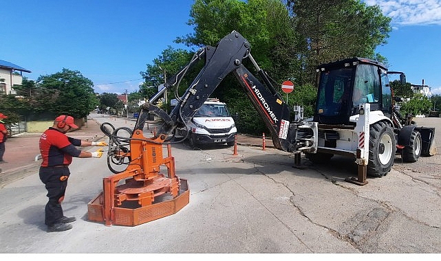 Büyükşehir, yol güvenliğini artırmak amacıyla baca, ızgara ve vana kapaklarını