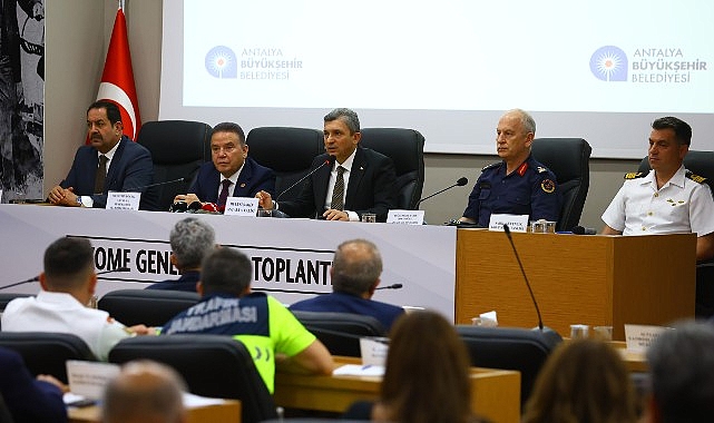 Antalya Büyükşehir Belediye Başkanı Muhittin Böcek, Antalya Valisi Hulusi Şahin