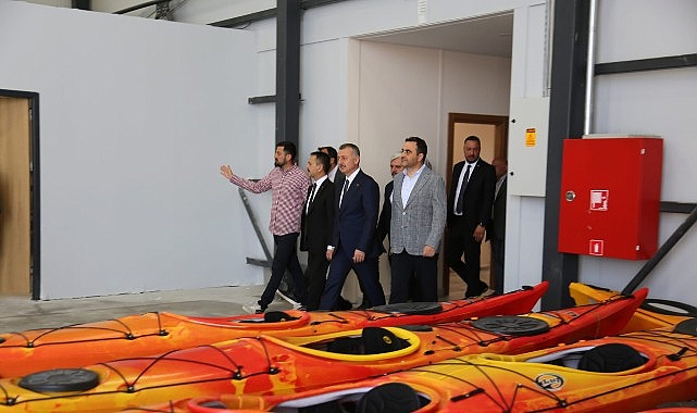 Kocaeli Büyükşehir Belediye Başkanı Doç.Dr.Tahir Büyükakın, Başiskele Su Sporları Eğitim