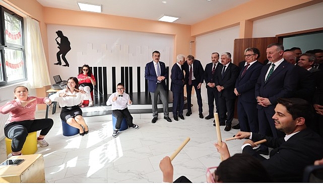Kocaeli Büyükşehir Belediye Başkanı Doç.Dr.Tahir Büyükakın, Darıca’da gerçekleştirilen Tacirler Eğitim