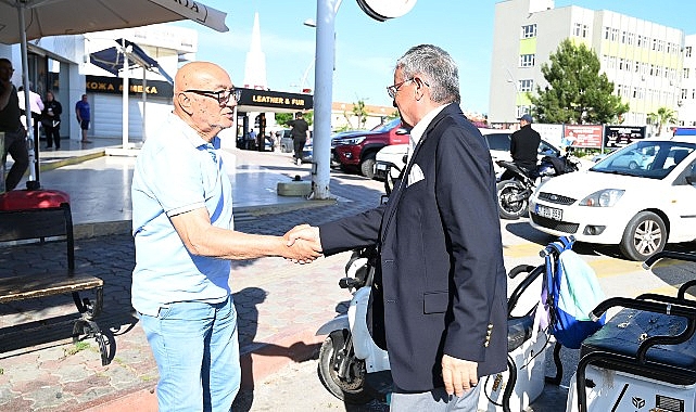 Kemer Belediye Başkanı Necati Topaloğlu, Kemer merkezde kurulan pazar yerinde