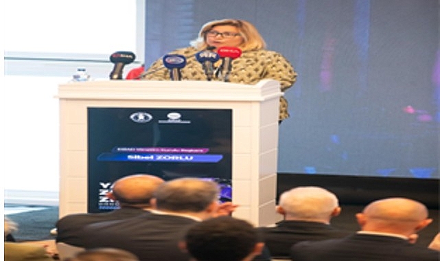 İzQ İnovasyon Merkezi’nde düzenlenen Yapay Zekâ Zirvesi’nde konuşan İzmir Büyükşehir