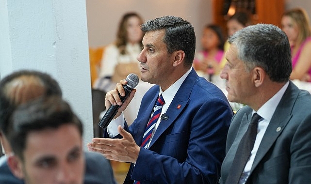 Manisa Büyükşehir Belediye Başkanı Ferdi Zeyrek, Köprübaşı İlçesi’nde muhtarlarla bir