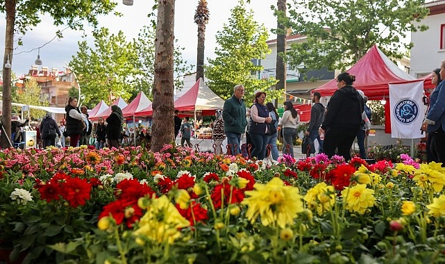 Bayındır 26. Uluslararası Çiçek Festivali’nin ilk günü geride kaldı. Bayındır