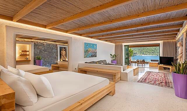 Ege’nin kıyısında yükselen bir zarafet anıtı olan Titanic Luxury Collection