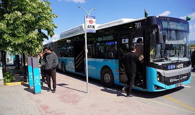 Kocaeli Büyükşehir Belediyesi toplu ulaşımda hayata geçirdiği uygulamalarla yolcu memnuniyetini