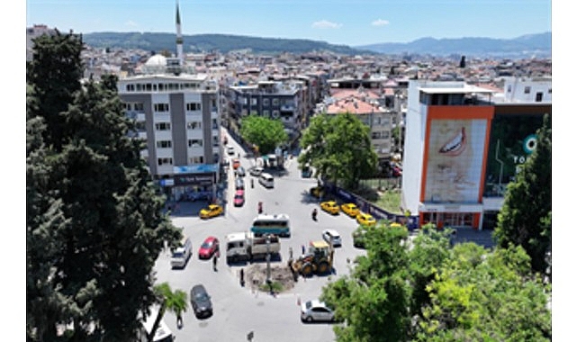 İzmir Büyükşehir Belediyesi, Buca Üçkuyular Meydanı’nda düzenleme çalışmasına başladı. Meydanda