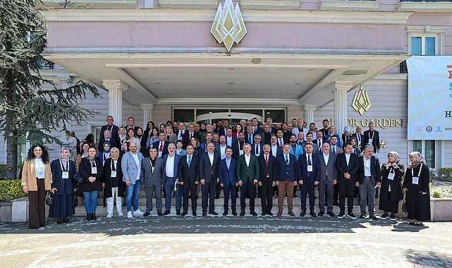 Kocaeli Büyükşehir Belediye Başkanı Doç.Dr.Tahir Büyükakın, bugün katıldığı Roman Şurası’nda