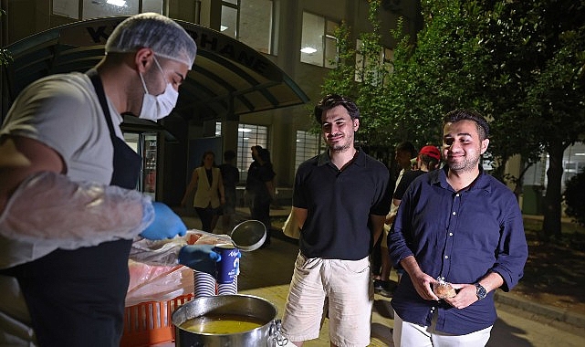 Antalya Büyükşehir Belediyesi, Akdeniz Üniversitesi öğrencilerine sınav haftasında sıcak çorba