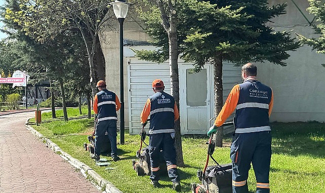 Çankaya Belediyesi, ilçe genelindeki parklarda bakım ve onarım çalışmalarını sürdürüyor.