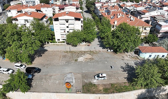 Edremit’in Altınoluk İskele Mahallesi’nde Şahindere üzerindeki lunapark Edremit Belediyesi ekipleri