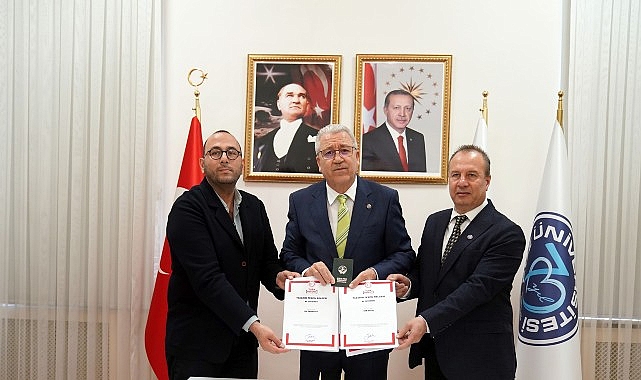 Ege Üniversitesi Eğitim Fakültesi Güzel Sanatlar Eğitimi Bölümü öğretim üyesi