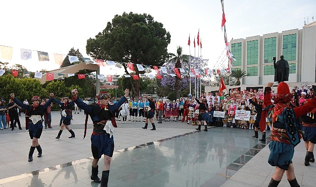 Efes Selçuk, 30 Mayıs Cuma günü Uluslararası Halk Oyunları Şenliği’ne